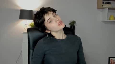 Sarah online show from May 14, 3:51 pm