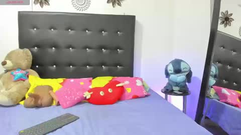 sarah_lowee online show from March 19, 12:59 am