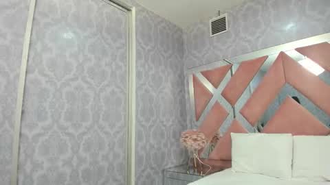 Sarah online show from November 14, 10:04 am