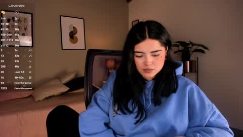   online show from December 12, 9:15 pm