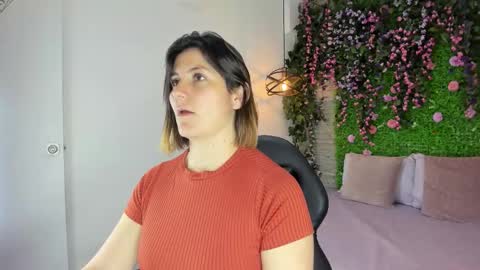 Sarah Deyvis online show from February 17, 1:54 pm