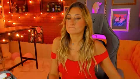 Divine Sarah NONUDE model online show from September 19, 12:37 pm