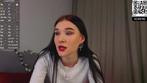 Sarah  online show from September 28, 10:15 pm