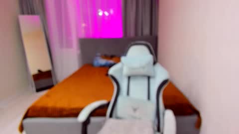 Sarah online show from November 17, 2:51 pm