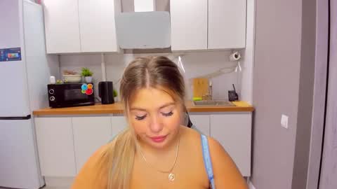 Snapshot of sarahmils chatting on October 22, 12:43 pm Sarah online show from October 22, 12:43 pm