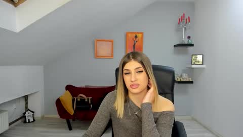 sarahowenn online show from December 19, 10:24 pm