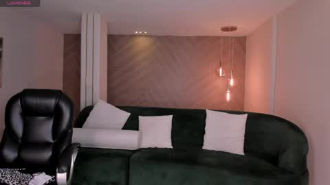 Sarah  independent model online show from April 23, 4:09 am