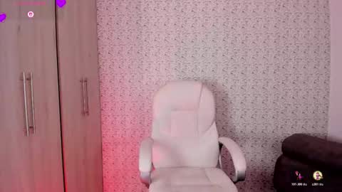 Sara jones   online show from October 30, 9:38 pm