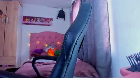 Snapshot of saralolo420 chatting on December 14, 7:25 pm sara online show from December 14, 7:25 pm