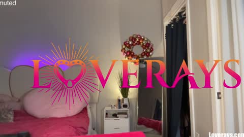 saraloverays online show from November 24, 4:36 am