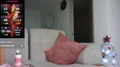 Snapshot of saramartinez100 chatting on December 18, 4:20 am sara martinez online show from December 18, 4:20 am