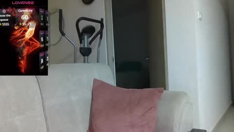 Snapshot of saramartinez100 chatting on February 6, 9:49 pm sara martinez online show from February 6, 9:49 pm