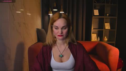 Sara online show from December 17, 1:37 pm