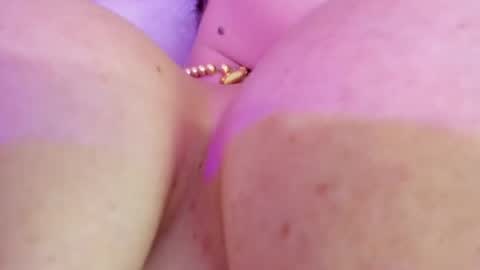 Sara Thompson online show from September 19, 3:55 pm