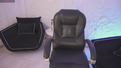 Sara Winstone online show from March 15, 11:51 pm