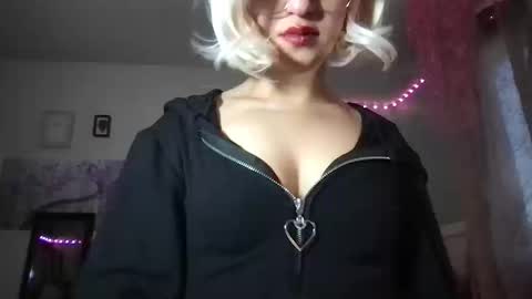 Snapshot of saraxcxo chatting on October 9, 10:25 pm saraxcxo online show from October 9, 10:25 pm
