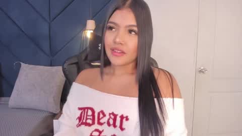 Snapshot of sarita_hills chatting on December 7, 3:58 am Sara online show from December 7, 3:58 am