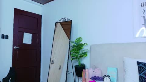 Sara online show from October 4, 8:57 pm