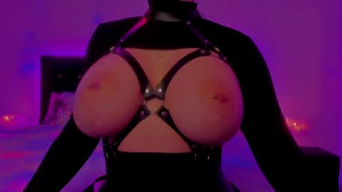   Sasha   online show from February 3, 1:52 am