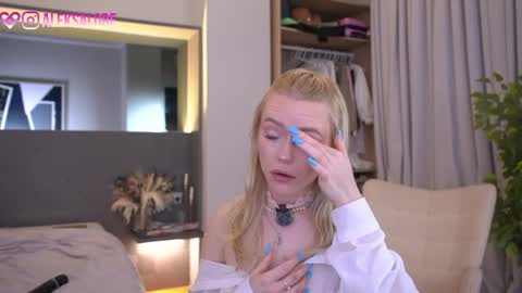 sashalore online show from April 18, 2:47 am