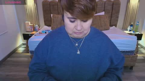 Snapshot of sasharosee2 chatting on October 4, 12:00 pm S A S H A R O S E online show from October 4, 12:00 pm