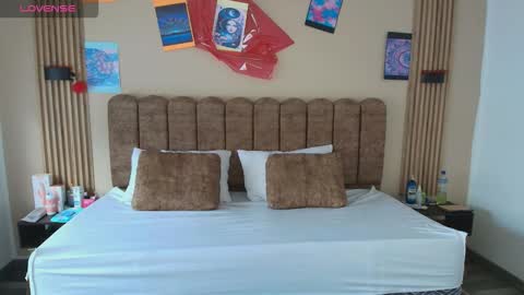 Snapshot of sasharosee2 chatting on October 6, 11:49 am S A S H A R O S E online show from October 6, 11:49 am