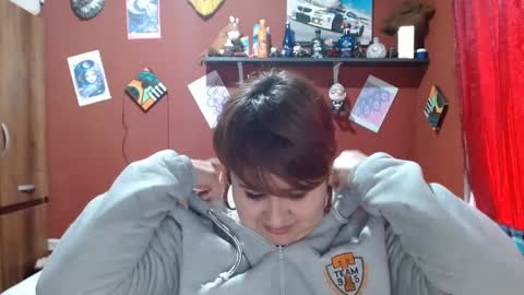 Snapshot of sasharosee2 chatting on October 8, 2:21 pm S A S H A R O S E online show from October 8, 2:21 pm