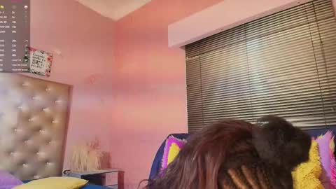 Snapshot of sashhalux22 chatting on October 28, 4:07 am SashhaLux22 online show from October 28, 4:07 am