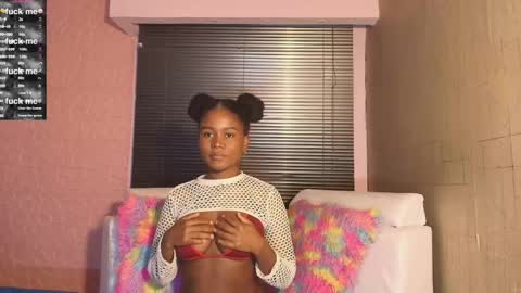 Snapshot of sashhalux22 chatting on February 23, 4:22 am SashhaLux22 online show from February 23, 4:22 am