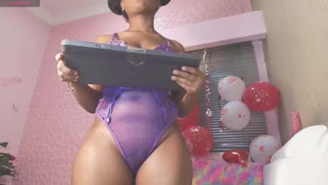 Snapshot of sashhalux22 chatting on February 15, 4:36 am SashhaLux22 online show from February 15, 4:36 am