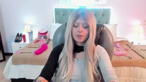 saskia_vellour online show from February 4, 7:50 pm