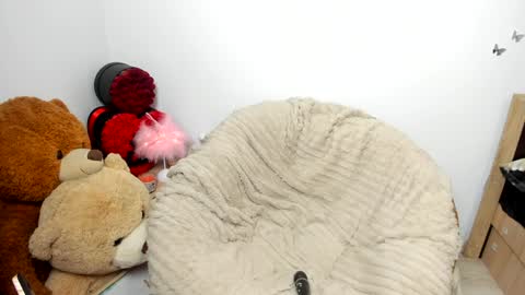 sassytiff online show from February 9, 2:52 pm