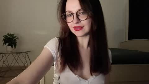 Lori online show from April 12, 6:11 pm