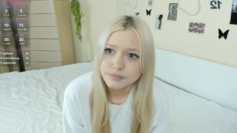 satinpresence online show from April 29, 5:43 am