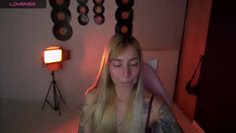 I AM JENN  online show from April 12, 3:42 am