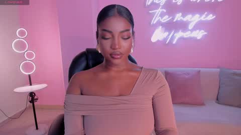 S a v a n n a h  online show from April 19, 12:05 pm