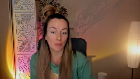 save the qween online show from February 14, 7:21 am