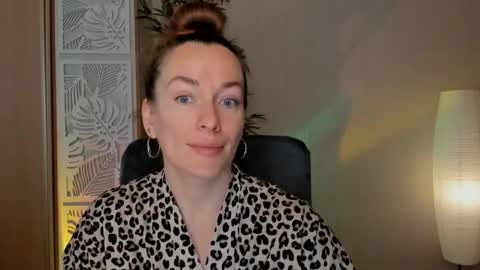 save the qween online show from April 27, 7:27 am