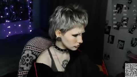 pronoun she. name Mary. age 21. online show from April 22, 9:45 pm