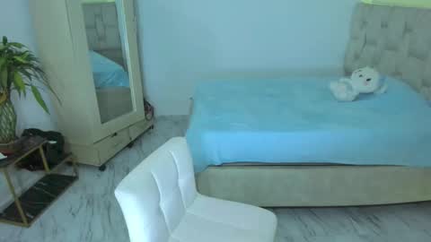 mia online show from March 11, 5:11 am