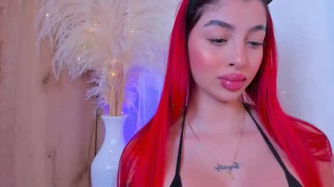 Snapshot of scarleett_jones chatting on October 20, 11:30 pm scarleett jones online show from October 20, 11:30 pm