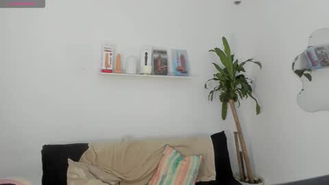 scarlet_100 online show from February 5, 2:47 am