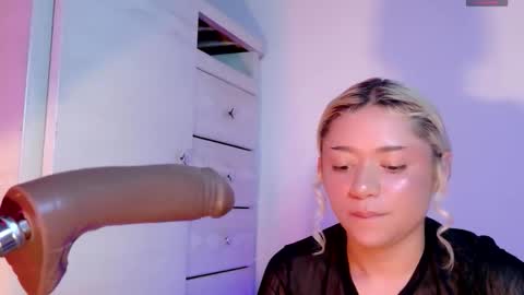 scarlet_gold online show from March 14, 2:01 am