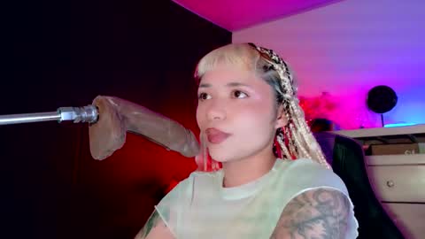 scarlet_gold online show from January 17, 3:36 am