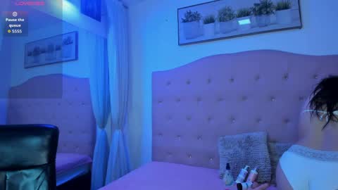 scarlet_hans online show from May 21, 11:41 am