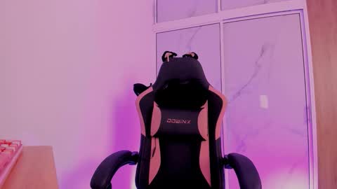 Scarlet online show from April 6, 12:50 pm