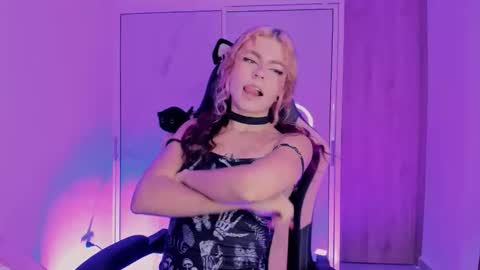 Scarlet online show from June 10, 3:49 am