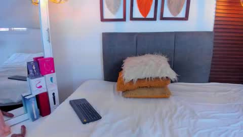 scarleth online show from February 11, 12:50 pm