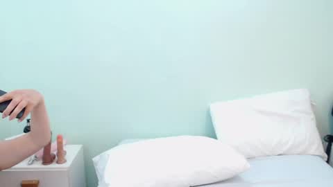 scarlet  online show from April 5, 10:58 am