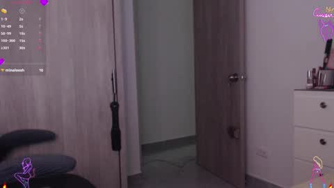 Scarlett Thumb up please help me 100 its important online show from February 24, 11:36 pm